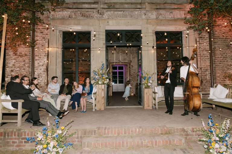 The Streetles spielen Live-Musik zum Sundowner im Rittergut Orr in Köln.